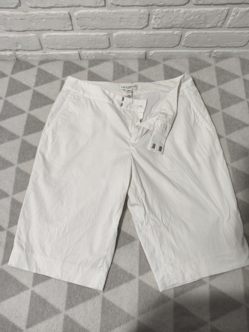 Banana Republic White Ryan Fit Shorts C1(2)